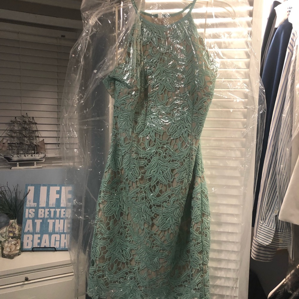 Gorgeous lace dress 👗